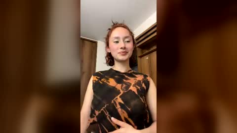 Snapshot of bella__w chatting on 07.27.26 Zia online show from 07.27.26