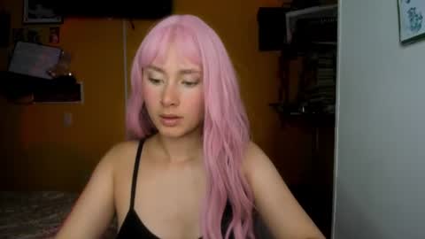 Snapshot of bella__w chatting on 08.05.26 Zia online show from 08.05.26