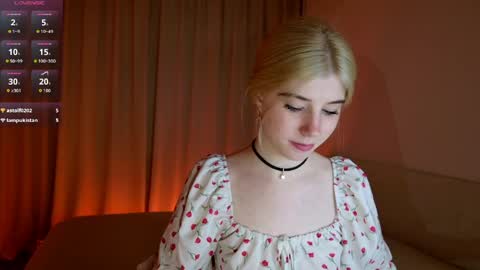 Snapshot of bella_amoury chatting on 05.14.26 Bella online show from 05.14.26