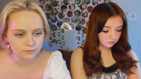 bella_and_alice online show from 09.17.25
