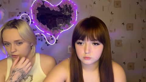 bella_and_alice online show from 10.15.25
