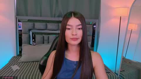 Snapshot of bella_clark2 chatting on 04.26.26 Bella online show from 04.26.26