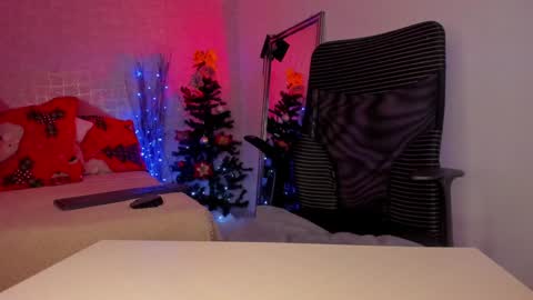 Snapshot of bella_desi chatting on 12.28.24 Dessi online show from 12.28.24