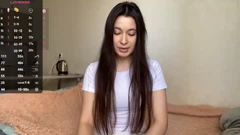 Snapshot of bella_gasp chatting on 06.18.26 Jane online show from 06.18.26