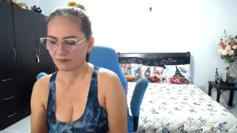 Snapshot of bella_ghisell chatting on 01.09.26 Bella online show from 01.09.26