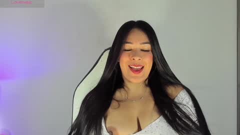 Laura online show from 12.12.24