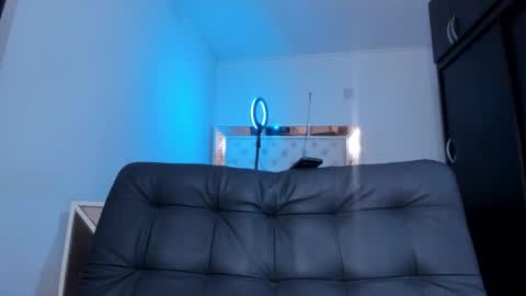 Snapshot of bella_hamilton chatting on 12.17.25 bella_hamilton online show from 12.17.25