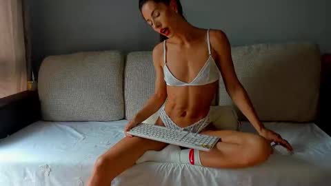 Anna  online show from 09.12.25