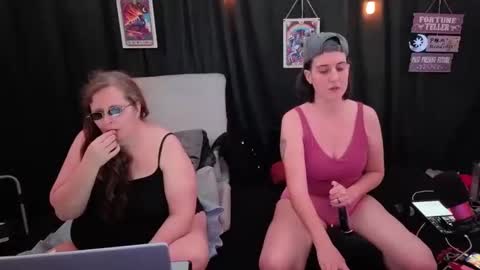 Snapshot of bella_james_1988 chatting on 11.04.25 Bella James online show from 11.04.25