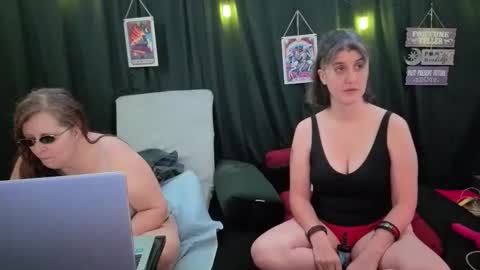 Snapshot of bella_james_1988 chatting on 11.16.25 Bella James online show from 11.16.25