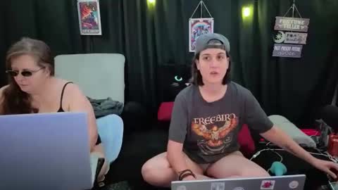 Snapshot of bella_james_1988 chatting on 11.21.25 Bella James online show from 11.21.25