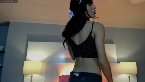 Snapshot of bella_jhonns chatting on 04.27.26 BELLA online show from 04.27.26