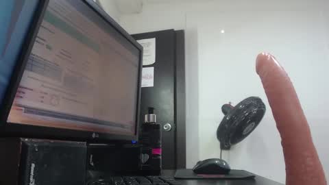 Snapshot of bella_lady_1_ chatting on 10.24.25 lady online show from 10.24.25