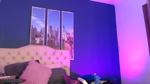 Snapshot of bella_lr chatting on 05.19.26 Valentina online show from 05.19.26