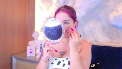 Snapshot of bella_mush chatting on 05.19.26 BELLA online show from 05.19.26