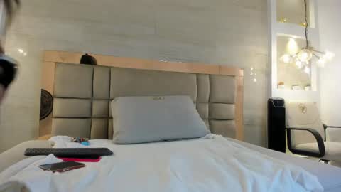 Snapshot of bella_novoa chatting on 05.15.26 BELLA online show from 05.15.26