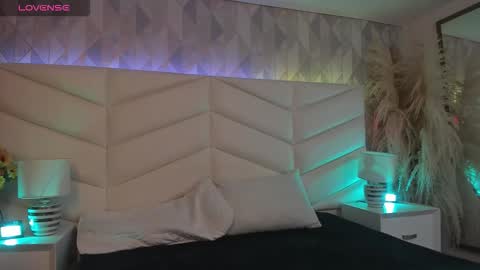 bella_peach_ online show from 03.24.26