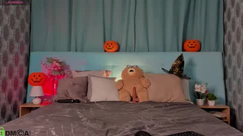 Bella online show from 10.31.25