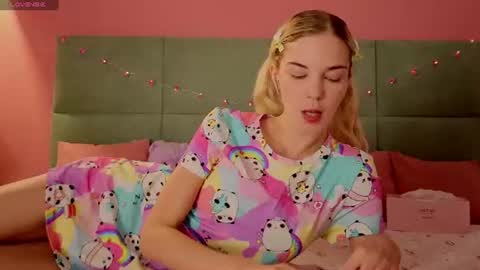 Snapshot of bella_stewarttt chatting on 06.22.26 Bella NEW ROOM online show from 06.22.26