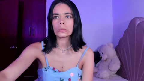 Snapshot of bella_sun_ chatting on 01.22.25 Valeria Model Independent online show from 01.22.25