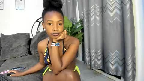 Snapshot of bella_thequeen chatting on 06.11.26 Bella sweetpea online show from 06.11.26