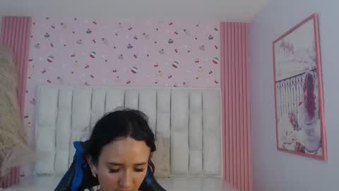 Snapshot of bella_vibes_s chatting on 11.12.25 Bella online show from 11.12.25