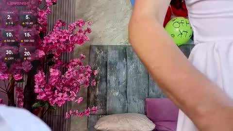 Snapshot of bella_vibes_s chatting on 11.26.25 Bella online show from 11.26.25