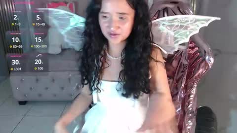 Snapshot of bella_vibes_s chatting on 12.03.25 Bella online show from 12.03.25