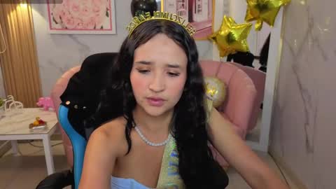 Snapshot of bella_vibes_s chatting on 05.17.26 Bella online show from 05.17.26