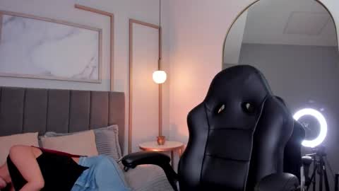 Snapshot of bella_walker_ chatting on 03.13.26 BELLA online show from 03.13.26