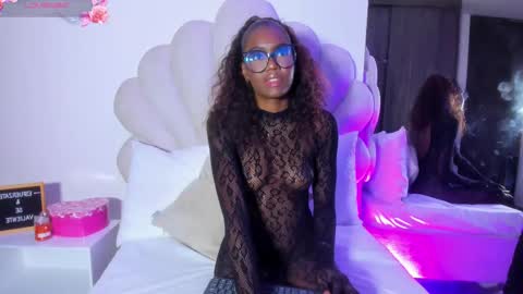 Snapshot of bellaadajud chatting on 09.25.25 Bella Dajud online show from 09.25.25