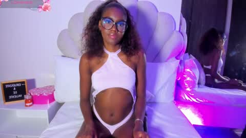 Snapshot of bellaadajud chatting on 09.28.25 Bella Dajud online show from 09.28.25