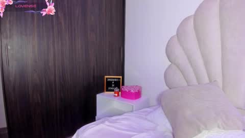 Snapshot of bellaadajud chatting on 10.21.25 Bella Dajud online show from 10.21.25