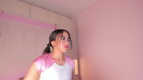 Snapshot of bellabroocks chatting on 04.25.26 Bella online show from 04.25.26