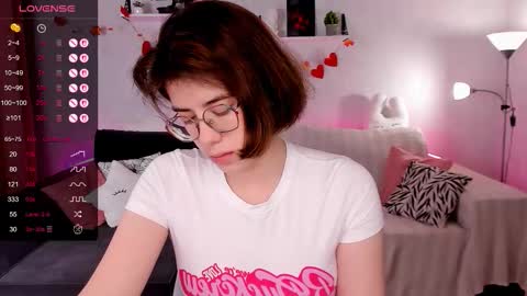 Snapshot of bellacaress chatting on 11.28.25 hello guys im Bella online show from 11.28.25