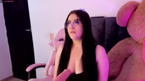 Snapshot of bellacruz3 chatting on 04.12.26 bella cruz online show from 04.12.26