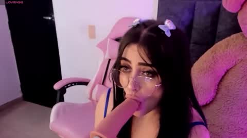 Snapshot of bellacruz3 chatting on 04.16.26 bella cruz online show from 04.16.26