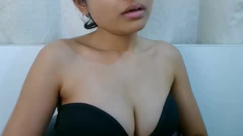 Snapshot of bellacrystall chatting on 01.15.26 bellacrystall online show from 01.15.26