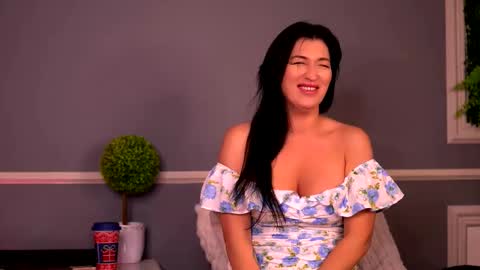 Snapshot of bellaevex chatting on 11.12.25 Eva online show from 11.12.25