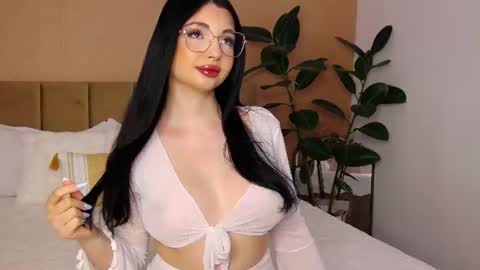 Snapshot of bellahere chatting on 06.20.26 Diana online show from 06.20.26