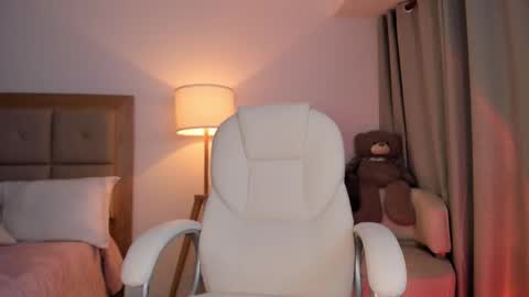 Bella Mia online show from 10.24.25