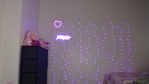 Snapshot of bellamonroee chatting on 12.24.24 Bella Monroe online show from 12.24.24