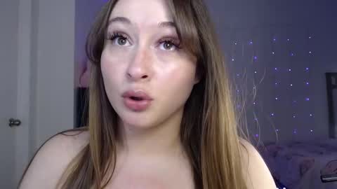 Snapshot of bellamonroee chatting on 02.11.25 Bella Monroe online show from 02.11.25