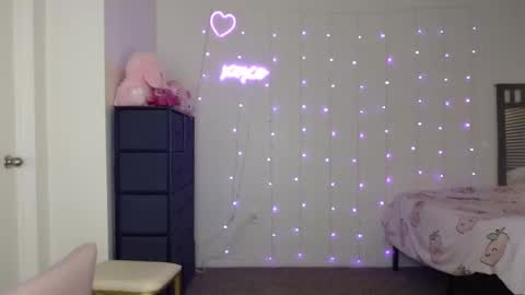 Snapshot of bellamonroee chatting on 02.14.25 Bella Monroe online show from 02.14.25