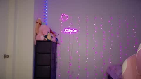 Snapshot of bellamonroee chatting on 09.23.25 Bella Monroe online show from 09.23.25