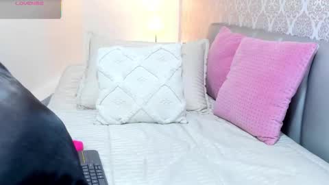 Bella Nix big tits online show from 12.20.25