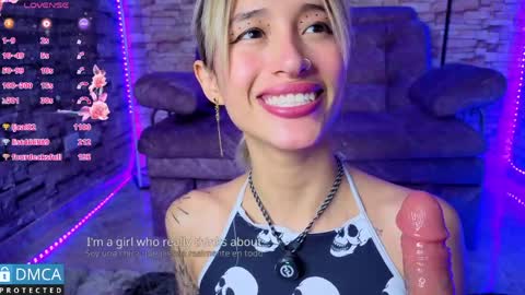 Snapshot of bellaodisea chatting on 04.28.26 online show from 04.28.26