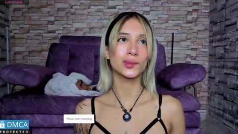 Snapshot of bellaodisea chatting on 04.30.26 online show from 04.30.26