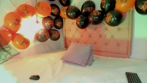 Snapshot of bellarohs chatting on 10.31.25 LUCIANA online show from 10.31.25