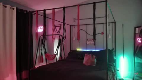 Snapshot of bellaskeykeeper chatting on 03.19.26 Bellaskeykeeper online show from 03.19.26